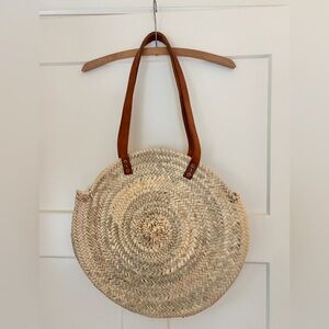 NWOT Woven round straw tote bag with leather handles